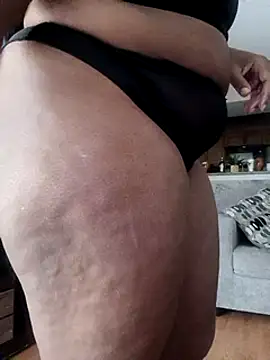 chocolatechipkukky85 online show from January 18, 2025, 2:55 pm