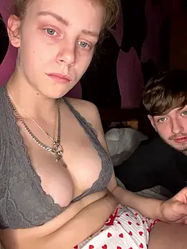 Snapshot of VioletxBlue chatting on January 17, 2026, 9:51 pm VioletxBlue online show from January 17, 2026, 9:51 pm