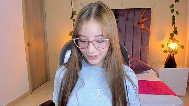 Snapshot of Dahlia_Rousse chatting on October 14, 2025, 9:36 pm Dahlia Rousse online show from October 14, 2025, 9:36 pm