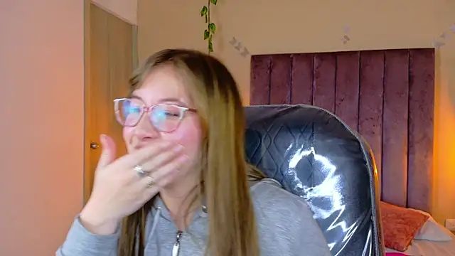 Dahlia Rousse online show from April 10, 2026, 5:58 am