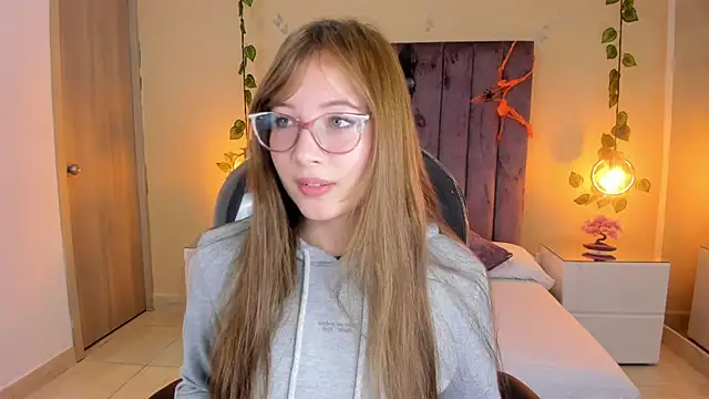 Snapshot of Dahlia_Rousse chatting on October 15, 2025, 11:46 pm Dahlia Rousse online show from October 15, 2025, 11:46 pm