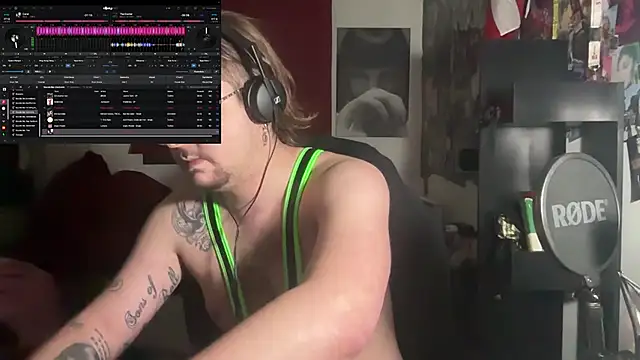 Snapshot of vittote chatting on February 14, 2025, 2:28 am vittote online show from February 14, 2025, 2:28 am