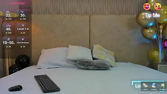 taylorsmiiith  online show from March 12, 2025, 7:14 pm