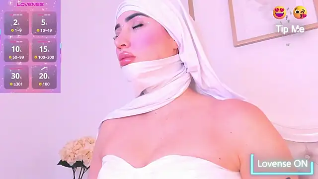 taylorsmiiith  online show from February 14, 2026, 8:20 pm