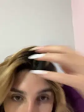 Snapshot of Queensara_ chatting on February 25, 2025, 1:20 am Queensara online show from February 25, 2025, 1:20 am