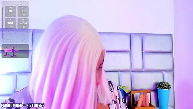 LovelyNickii online show from November 14, 2025, 12:42 pm