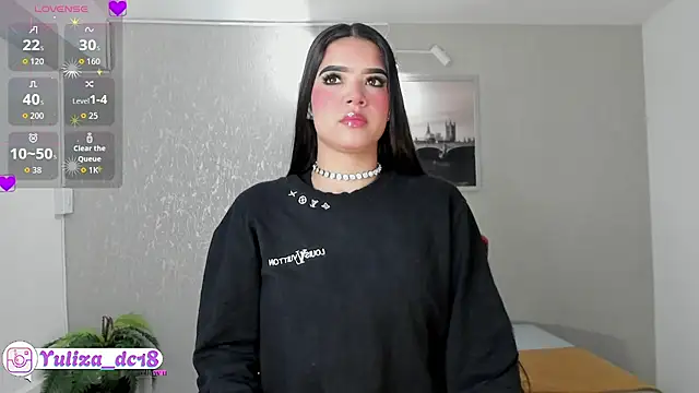 Snapshot of Luxury_Woman chatting on October 25, 2025, 4:44 am Luxury Woman online show from October 25, 2025, 4:44 am