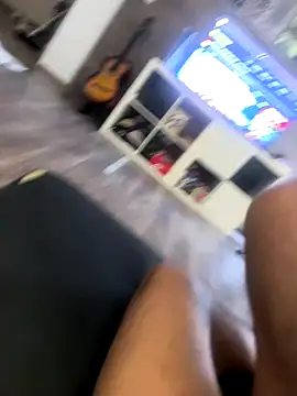 Snapshot of TyroneeDE chatting on November 17, 2025, 9:46 am TyroneeDE online show from November 17, 2025, 9:46 am