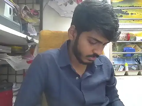 cute modell online show from March 5, 2026, 12:46 pm