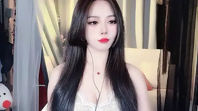 ying-love520 online show from November 11, 2025, 12:00 pm