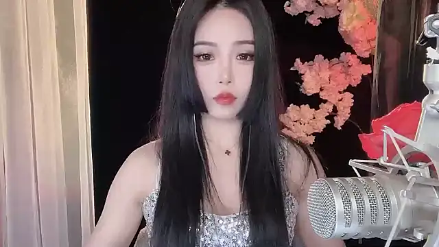 ying-love520 online show from February 13, 2025, 1:15 pm