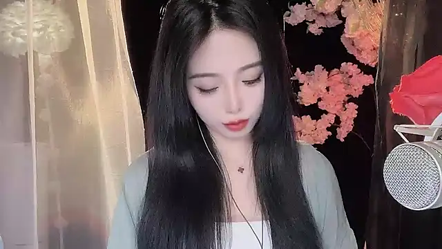 ying-love520 online show from February 7, 2025, 2:26 pm