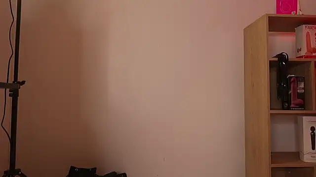 CleeoAdams  online show from December 2, 2025, 5:42 am