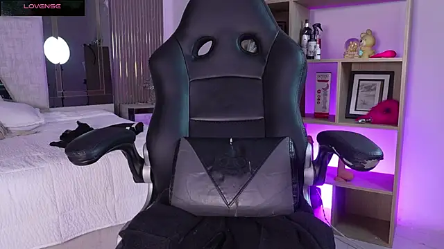 CleeoAdams  online show from March 21, 2026, 8:19 am