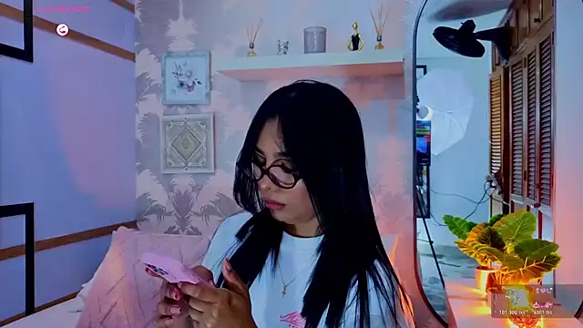 CharlotteGraay online show from March 17, 2026, 7:39 pm