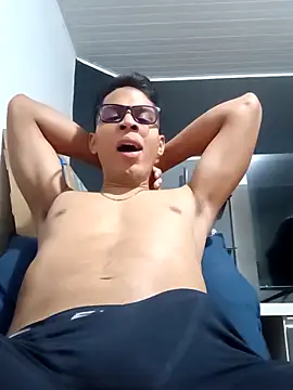 Snapshot of HornyTiger744 chatting on February 5, 2026, 12:28 am HornyTiger744 online show from February 5, 2026, 12:28 am