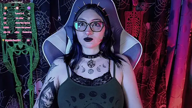 Kimlennox  online show from April 28, 2026, 1:48 pm