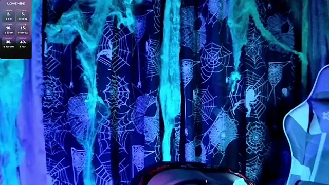 Kimlennox  online show from October 27, 2025, 2:18 pm