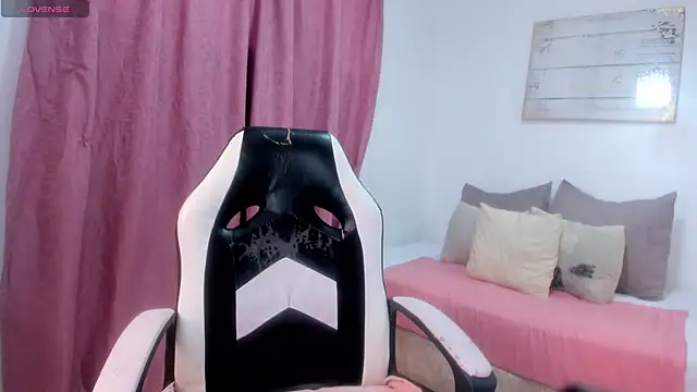 Snapshot of renatarussel chatting on March 20, 2025, 10:07 pm renatarussel online show from March 20, 2025, 10:07 pm