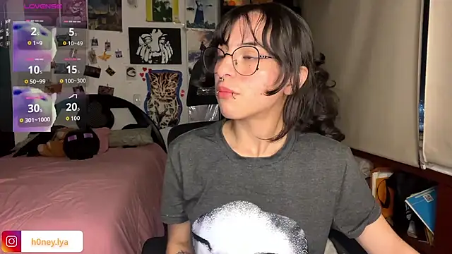 B0nnie H0ney online show from March 13, 2026, 1:21 am