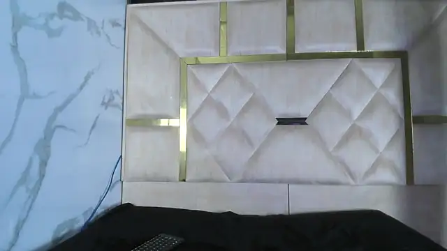 Salmaportman69 online show from December 13, 2025, 8:04 pm