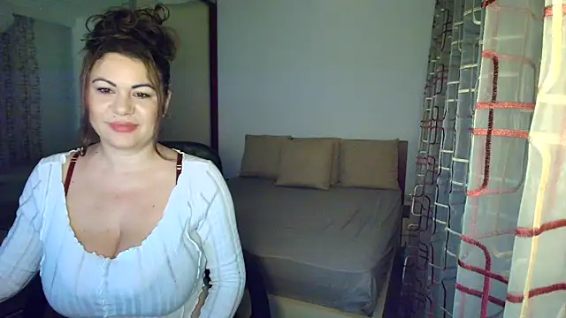 Snapshot of VixenVibesX chatting on October 26, 2025, 8:42 pm VixenVibesX online show from October 26, 2025, 8:42 pm