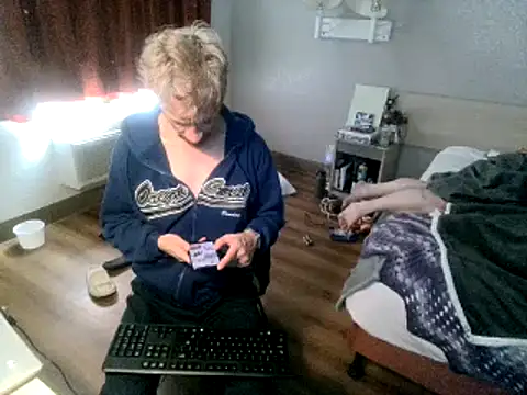 Snapshot of AQuickPhyx chatting on February 20, 2025, 4:47 pm AQuickPhyx online show from February 20, 2025, 4:47 pm