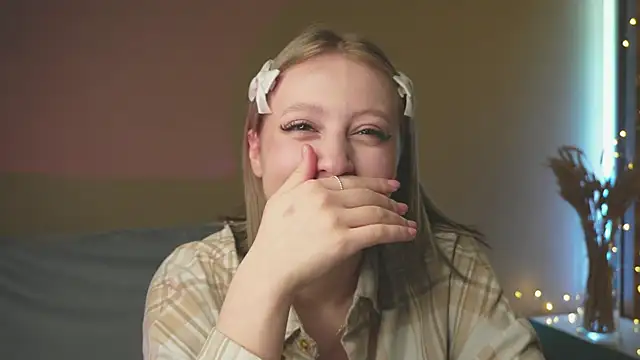 milasmiu online show from March 21, 2025, 5:02 pm