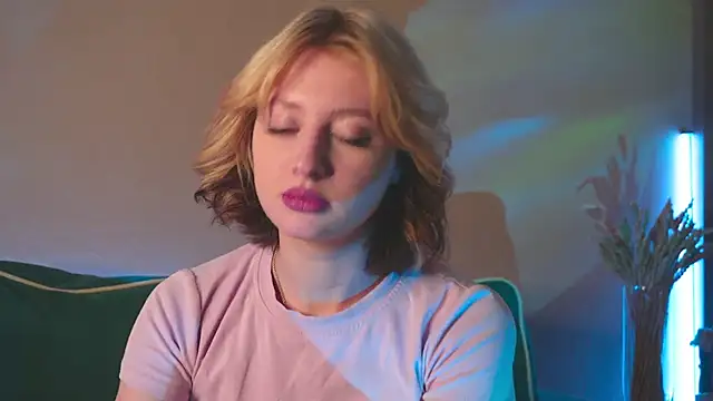 milasmiu online show from February 5, 2025, 3:09 pm