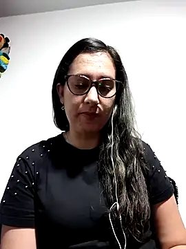 CHARLOTTE 1711 online show from November 6, 2025, 4:05 am