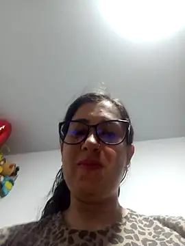 CHARLOTTE 1711 online show from December 5, 2025, 4:44 am