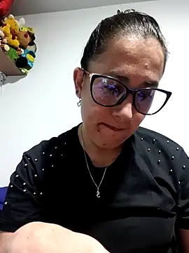 CHARLOTTE 1711 online show from October 19, 2025, 4:26 am