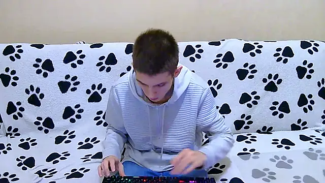 Lester Broo online show from April 1, 2026, 7:44 pm