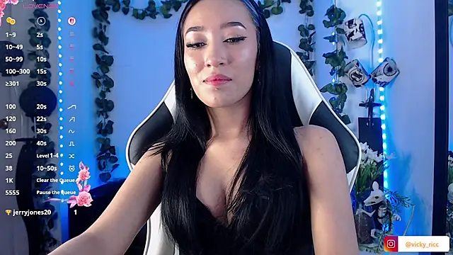 victoria ricci a online show from October 10, 2025, 4:57 am