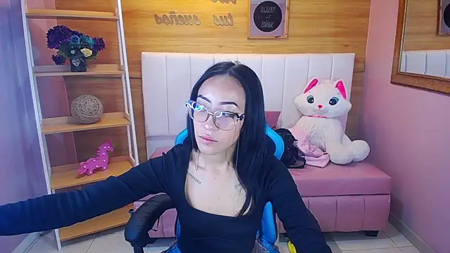 victoria ricci a online show from February 10, 2025, 4:25 pm
