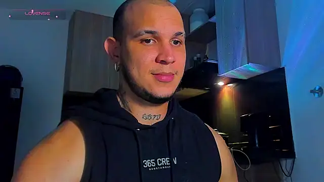 austinoficial online show from May 15, 2026, 2:42 am