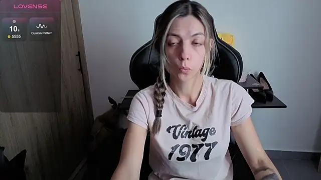 Princezzlove3 online show from March 18, 2026, 12:30 pm