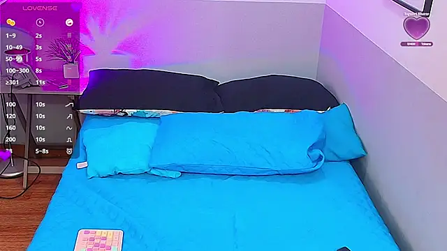 hot-littlechill online show from February 6, 2025, 1:21 pm