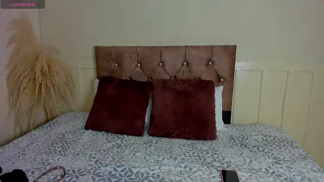 Natashawool1 online show from March 5, 2025, 12:44 pm