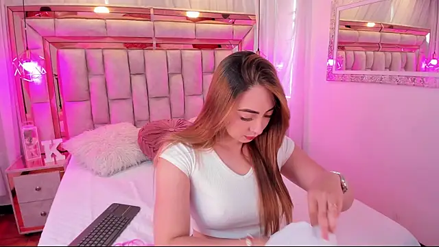 Katalina Evans online show from November 7, 2025, 11:15 am