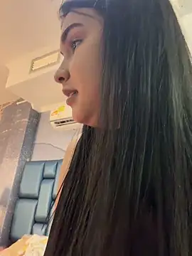 Snapshot of Aitana_Hilton_ chatting on December 17, 2025, 11:37 am Aitana Hilton online show from December 17, 2025, 11:37 am