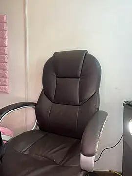 Snapshot of zahra_Jalid chatting on December 23, 2025, 12:11 am zahra Jalid online show from December 23, 2025, 12:11 am