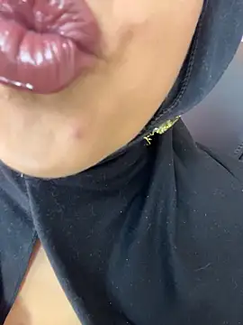 Snapshot of zahra_Jalid chatting on February 3, 2026, 10:26 pm zahra Jalid online show from February 3, 2026, 10:26 pm