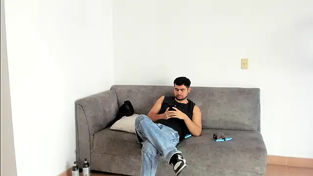 Snapshot of blueroom_party chatting on March 12, 2025, 1:19 pm blueroom party online show from March 12, 2025, 1:19 pm