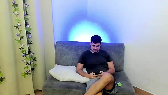 Snapshot of blueroom_party chatting on February 6, 2025, 12:26 pm blueroom party online show from February 6, 2025, 12:26 pm