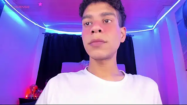Snapshot of Ethan_Boyy chatting on June 9, 2026, 7:04 pm Ethan Boyy online show from June 9, 2026, 7:04 pm