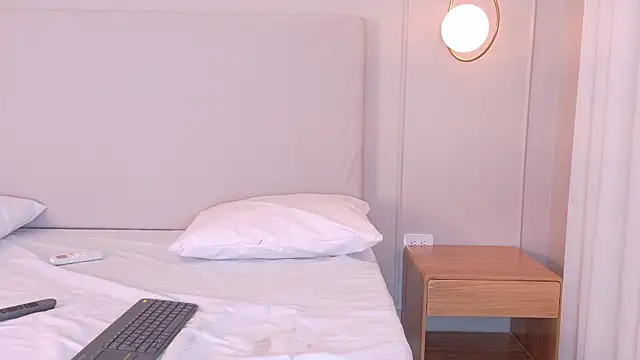 Snapshot of IsabellaPorcella chatting on January 22, 2025, 2:56 pm IsabellaPorcella online show from January 22, 2025, 2:56 pm