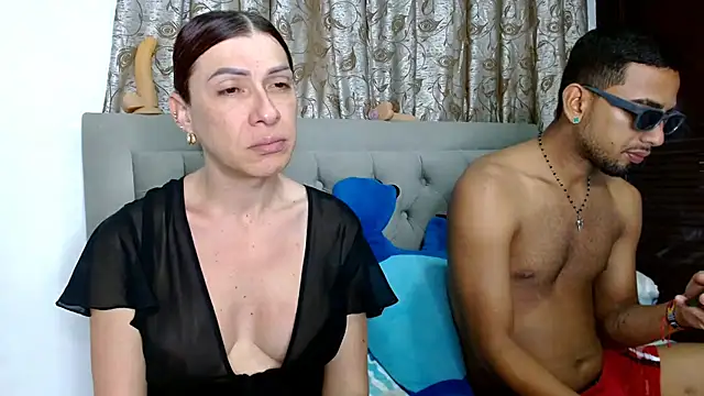 sweethoneytsx online show from January 14, 2026, 10:02 pm