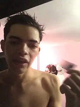 Snapshot of Latinos_2001 chatting on November 13, 2025, 12:42 pm Latinos 2001 online show from November 13, 2025, 12:42 pm