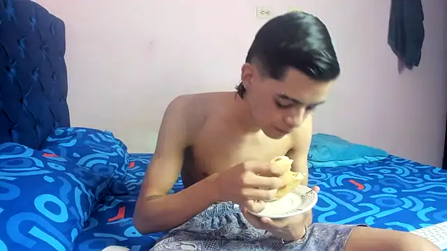 Latinos 2001 online show from February 2, 2026, 3:22 pm